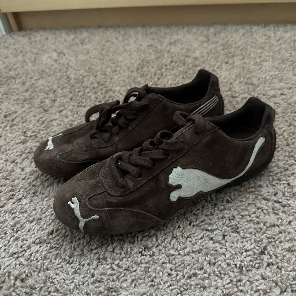 Brown Puma Tennis shoes.